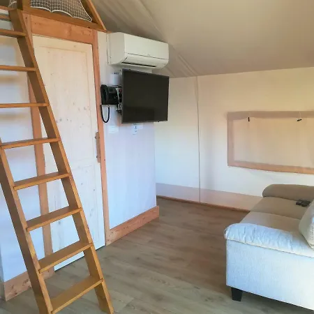 Glamping Sun Valley Bioterme פארק נופש *